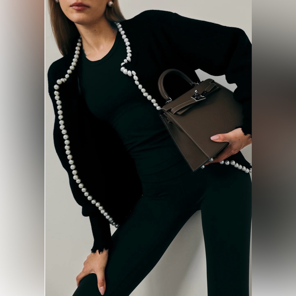 Vita Grace Isabella Pearl Edge Cardigan |
Black
Excellent Condition